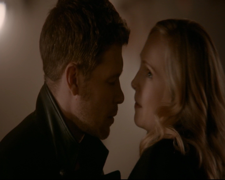 vampirediariesworld-dot-nl_TheOriginals5x12TheTaleOfTwoWolves01948.jpg