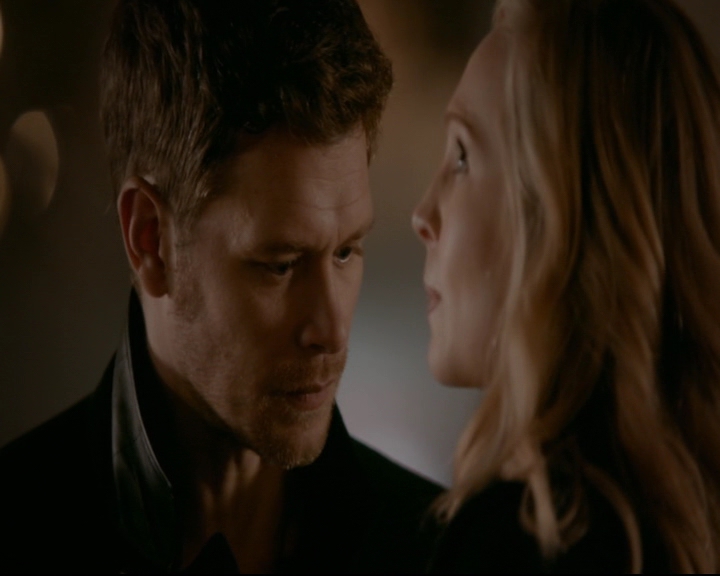 vampirediariesworld-dot-nl_TheOriginals5x12TheTaleOfTwoWolves01950.jpg