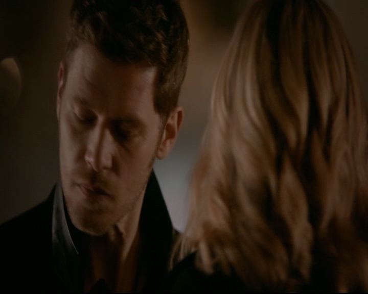 vampirediariesworld-dot-nl_TheOriginals5x12TheTaleOfTwoWolves01951.jpg