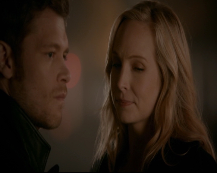 vampirediariesworld-dot-nl_TheOriginals5x12TheTaleOfTwoWolves01955.jpg