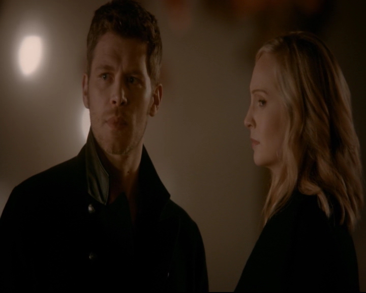 vampirediariesworld-dot-nl_TheOriginals5x12TheTaleOfTwoWolves01963.jpg