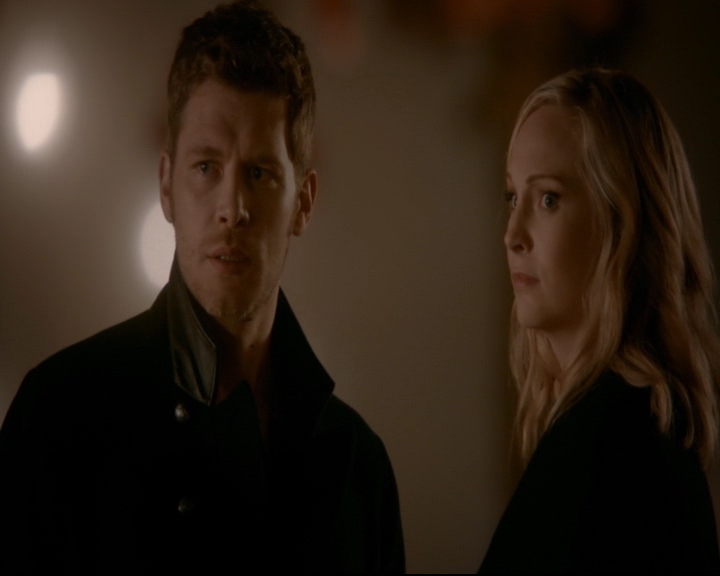 vampirediariesworld-dot-nl_TheOriginals5x12TheTaleOfTwoWolves01964.jpg