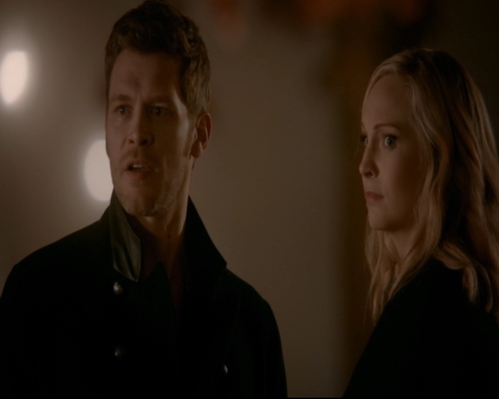 vampirediariesworld-dot-nl_TheOriginals5x12TheTaleOfTwoWolves01965.jpg