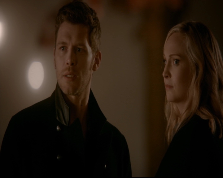 vampirediariesworld-dot-nl_TheOriginals5x12TheTaleOfTwoWolves01966.jpg