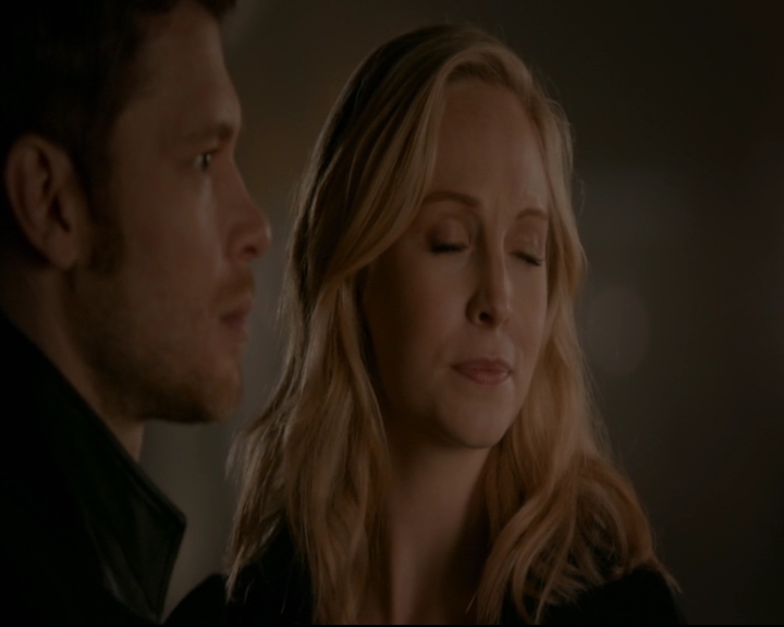 vampirediariesworld-dot-nl_TheOriginals5x12TheTaleOfTwoWolves01967.jpg