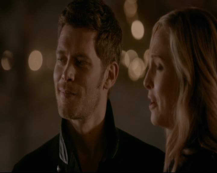 vampirediariesworld-dot-nl_TheOriginals5x12TheTaleOfTwoWolves01977.jpg