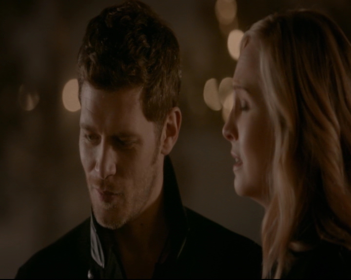 vampirediariesworld-dot-nl_TheOriginals5x12TheTaleOfTwoWolves01978.jpg