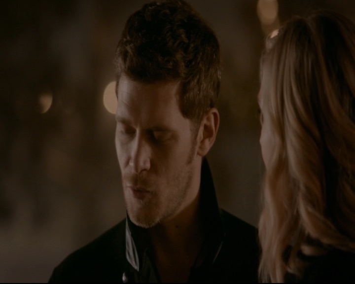 vampirediariesworld-dot-nl_TheOriginals5x12TheTaleOfTwoWolves01980.jpg