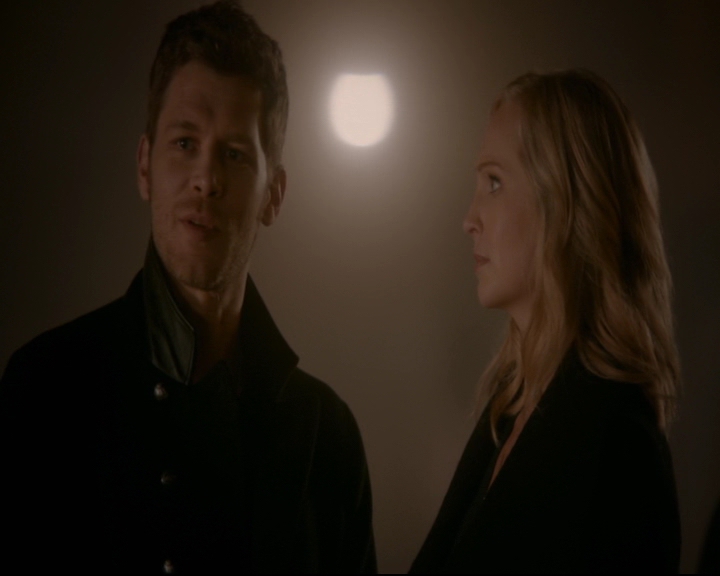 vampirediariesworld-dot-nl_TheOriginals5x12TheTaleOfTwoWolves01989.jpg