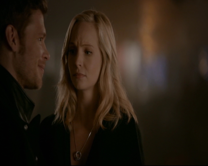 vampirediariesworld-dot-nl_TheOriginals5x12TheTaleOfTwoWolves01991.jpg