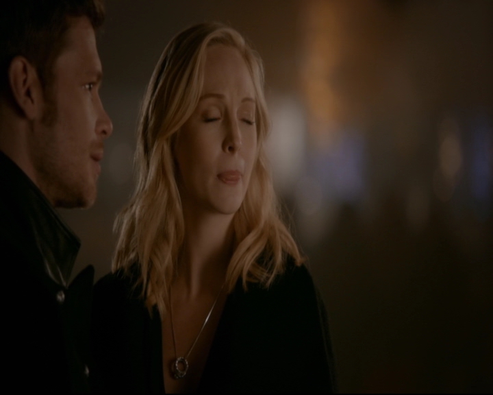 vampirediariesworld-dot-nl_TheOriginals5x12TheTaleOfTwoWolves01996.jpg