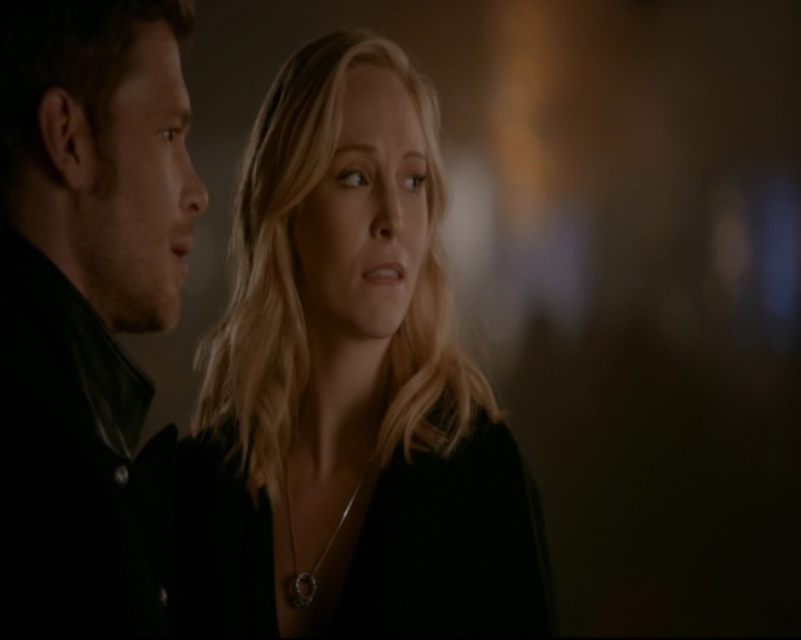 vampirediariesworld-dot-nl_TheOriginals5x12TheTaleOfTwoWolves01997.jpg