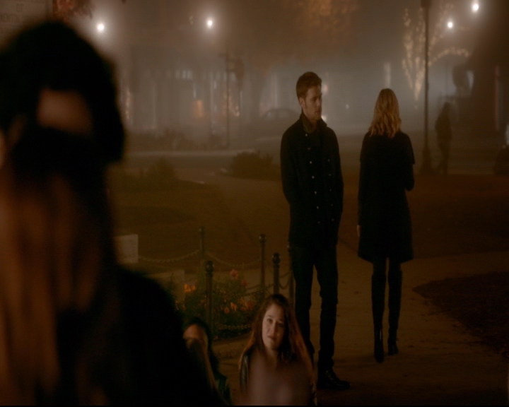 vampirediariesworld-dot-nl_TheOriginals5x12TheTaleOfTwoWolves02000.jpg