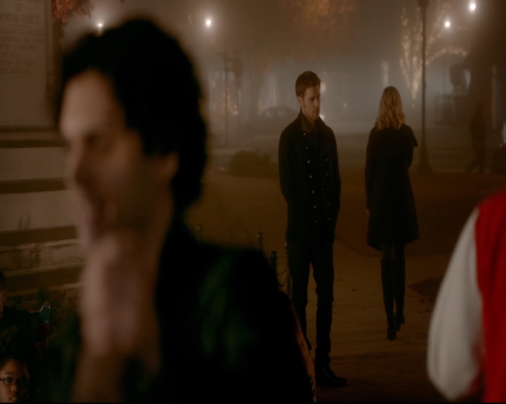 vampirediariesworld-dot-nl_TheOriginals5x12TheTaleOfTwoWolves02001.jpg