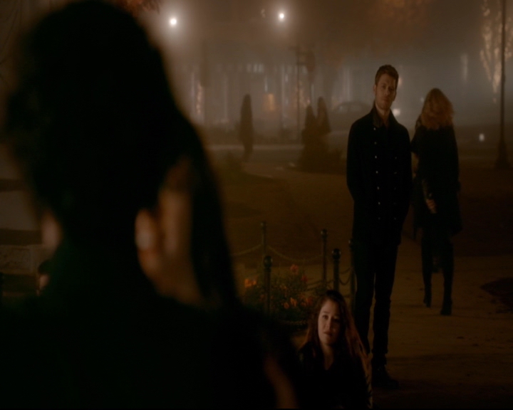 vampirediariesworld-dot-nl_TheOriginals5x12TheTaleOfTwoWolves02015.jpg