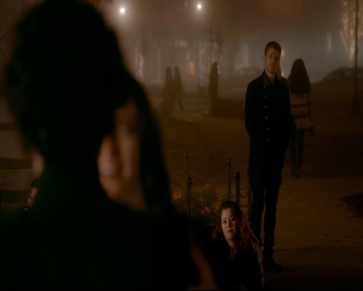 vampirediariesworld-dot-nl_TheOriginals5x12TheTaleOfTwoWolves02017.jpg