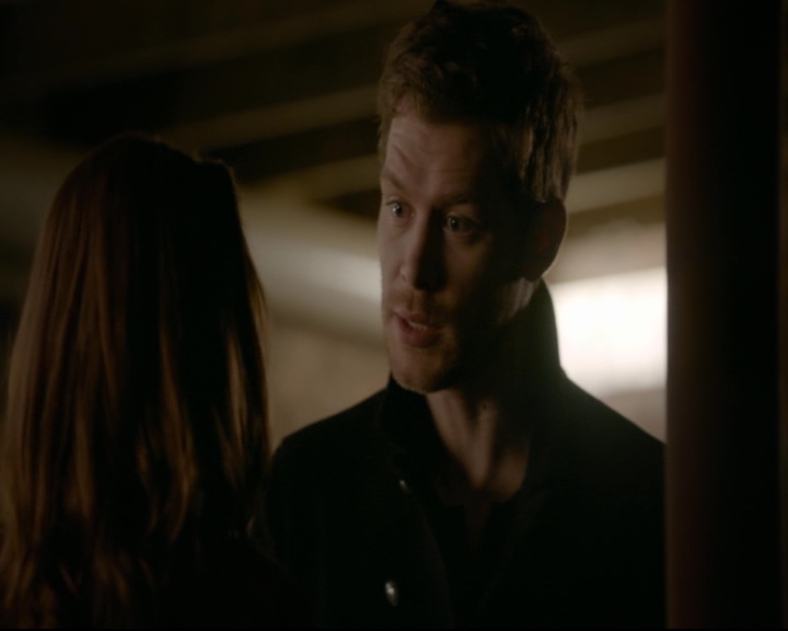 vampirediariesworld-dot-nl_TheOriginals5x12TheTaleOfTwoWolves02041.jpg