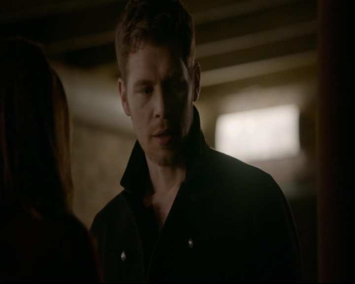 vampirediariesworld-dot-nl_TheOriginals5x12TheTaleOfTwoWolves02058.jpg