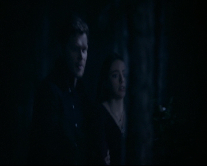 vampirediariesworld-dot-nl_TheOriginals5x12TheTaleOfTwoWolves02143.jpg