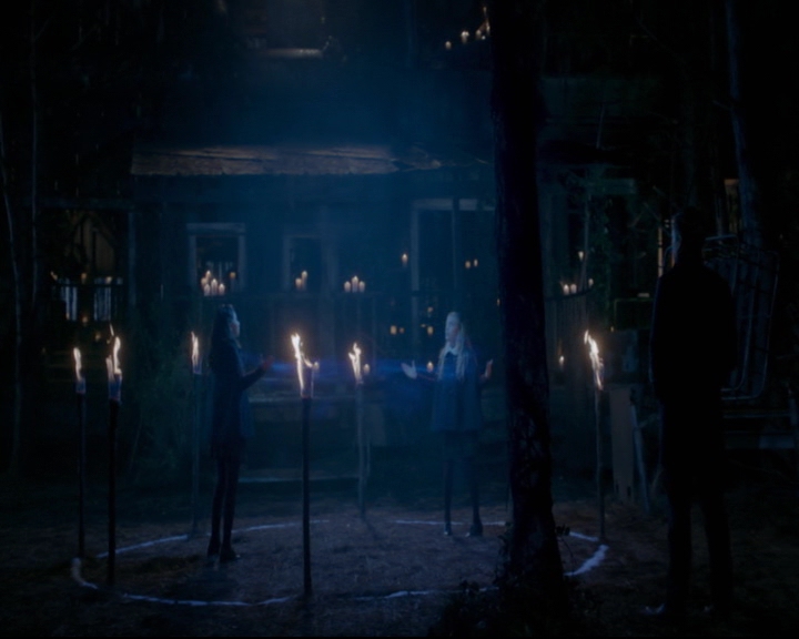 vampirediariesworld-dot-nl_TheOriginals5x12TheTaleOfTwoWolves02228.jpg