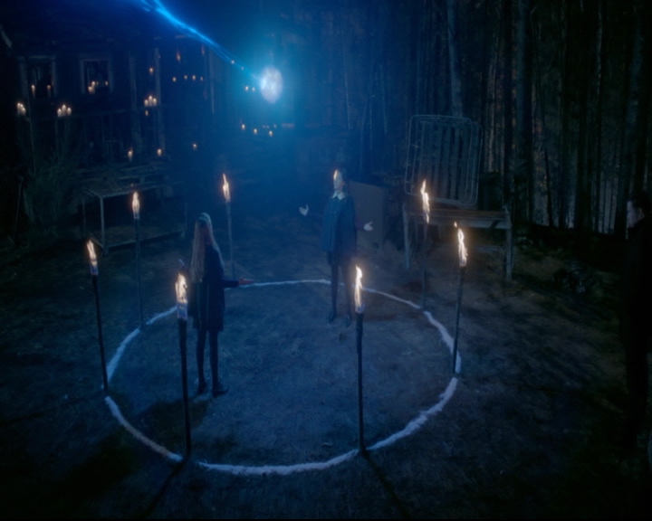 vampirediariesworld-dot-nl_TheOriginals5x12TheTaleOfTwoWolves02236.jpg