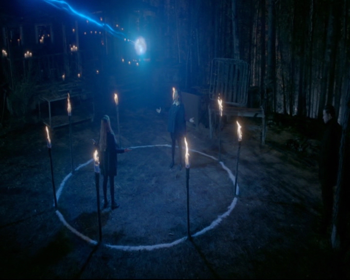 vampirediariesworld-dot-nl_TheOriginals5x12TheTaleOfTwoWolves02237.jpg