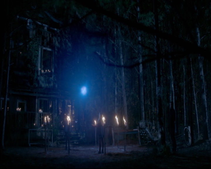 vampirediariesworld-dot-nl_TheOriginals5x12TheTaleOfTwoWolves02292.jpg