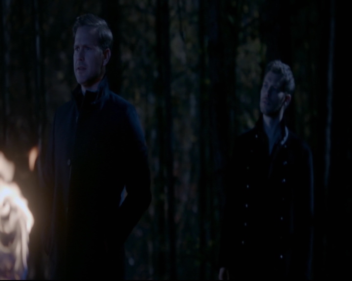 vampirediariesworld-dot-nl_TheOriginals5x12TheTaleOfTwoWolves02299.jpg