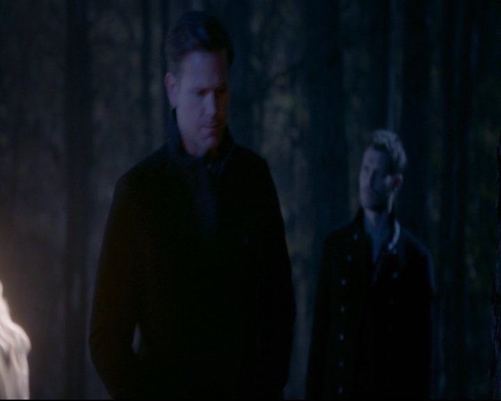 vampirediariesworld-dot-nl_TheOriginals5x12TheTaleOfTwoWolves02314.jpg