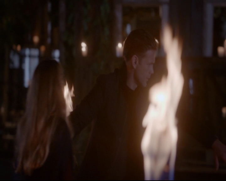 vampirediariesworld-dot-nl_TheOriginals5x12TheTaleOfTwoWolves02341.jpg