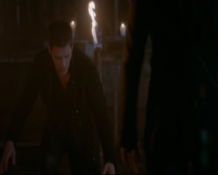 vampirediariesworld-dot-nl_TheOriginals5x12TheTaleOfTwoWolves02348.jpg