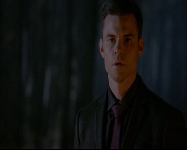 vampirediariesworld-dot-nl_TheOriginals5x12TheTaleOfTwoWolves02351.jpg