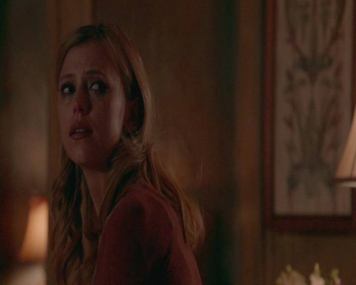 vampirediariesworld-dot-nl_TheOriginals5x02OneWrongTurnOnBourbon-deletedscene00009.jpg