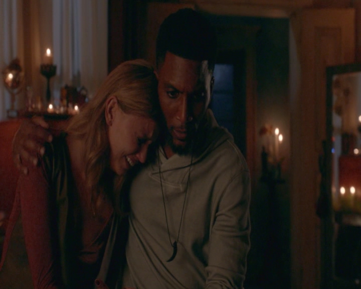 vampirediariesworld-dot-nl_TheOriginals5x02OneWrongTurnOnBourbon-deletedscene00021.jpg