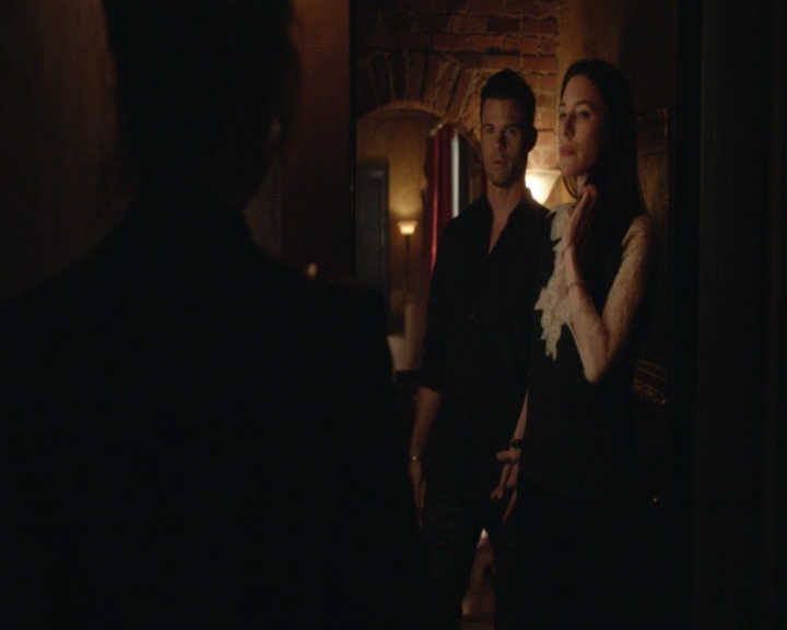 vampirediariesworld-dot-nl_TheOriginals5x05DontItJustBreakYourHeart-deletedscenes00030.jpg