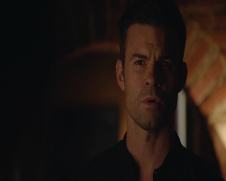 vampirediariesworld-dot-nl_TheOriginals5x05DontItJustBreakYourHeart-deletedscenes00039.jpg