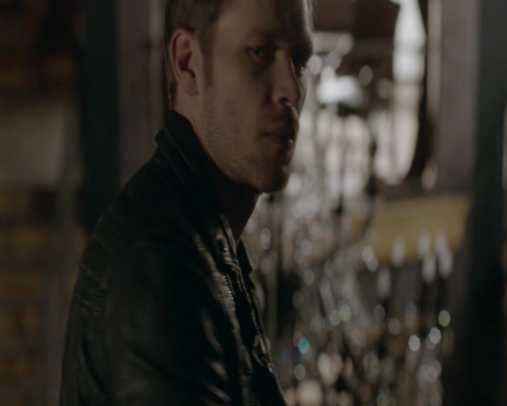 vampirediariesworld-dot-nl_TheOriginals5x10ThereInTheDisappearingLight-deletedscene00004.jpg