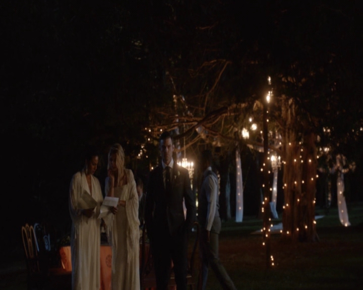 vampirediariesworld-dot-nl_TheOriginals5x11TilTheDayIDie-deletedscene00033.jpg