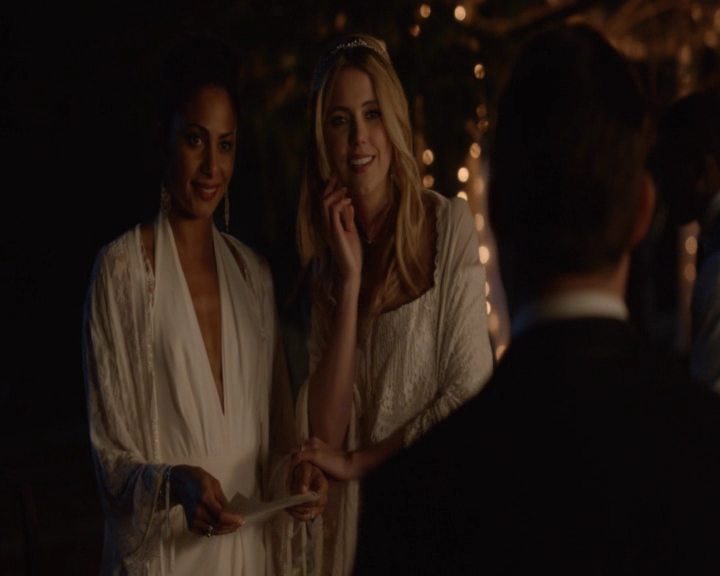 vampirediariesworld-dot-nl_TheOriginals5x11TilTheDayIDie-deletedscene00038.jpg