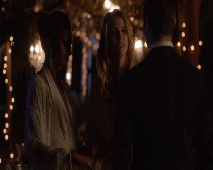 vampirediariesworld-dot-nl_TheOriginals5x11TilTheDayIDie-deletedscene00043.jpg