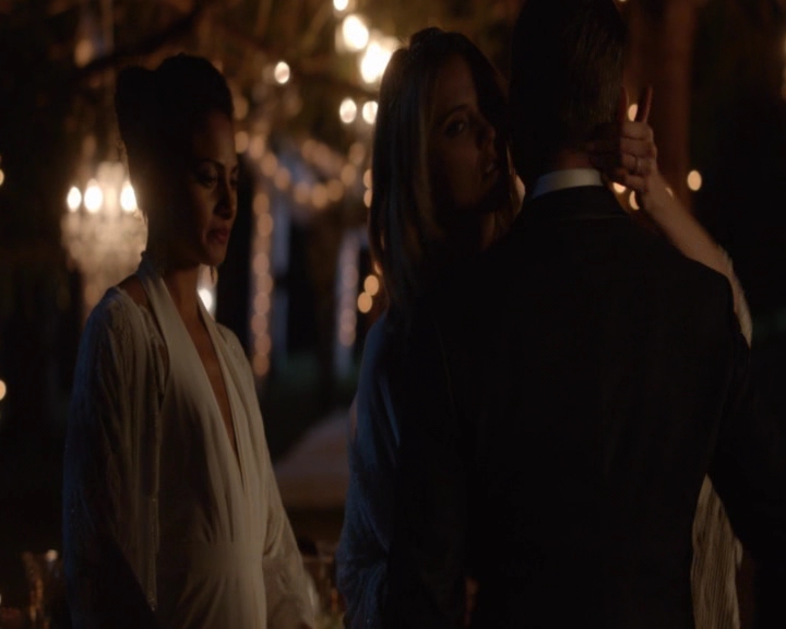 vampirediariesworld-dot-nl_TheOriginals5x11TilTheDayIDie-deletedscene00044.jpg