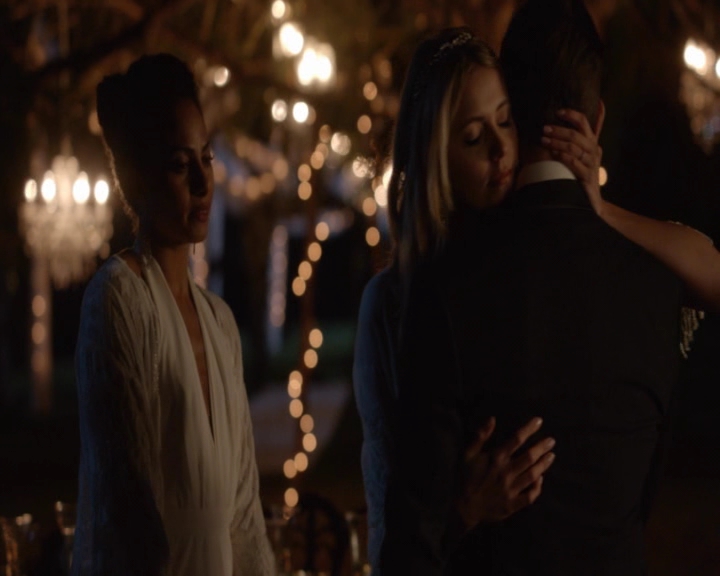 vampirediariesworld-dot-nl_TheOriginals5x11TilTheDayIDie-deletedscene00045.jpg