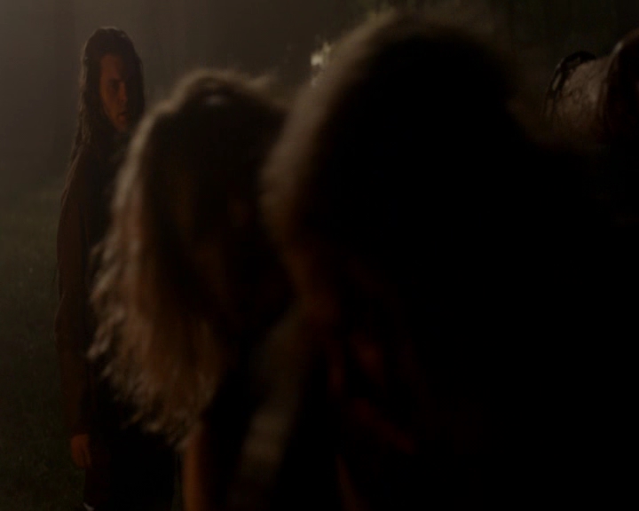 vampirediariesworld-dot-nl_TheOriginals5x12TheTaleOfTwoWolves-deletedscene00120.jpg