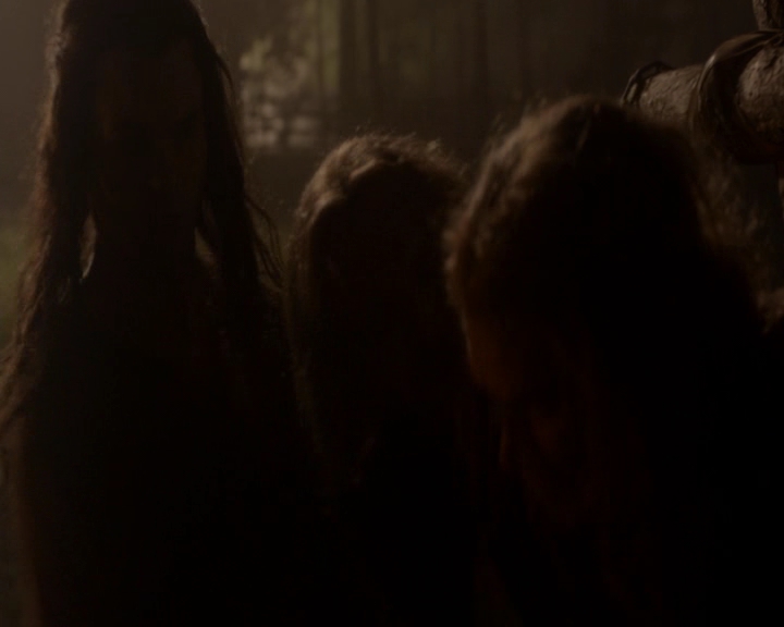 vampirediariesworld-dot-nl_TheOriginals5x12TheTaleOfTwoWolves-deletedscene00121.jpg