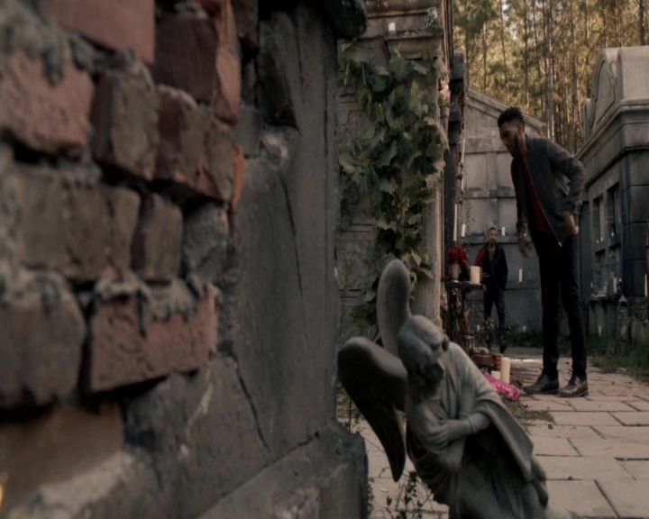 vampirediariesworld-dot-nl_TheOriginals5x13WhenTheSaintsGoMarchingIn-deletedscene00015.jpg