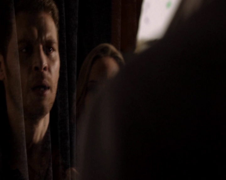 vampirediariesworld-dot-nl_TheOriginals5x13WhenTheSaintsGoMarchingIn-deletedscene00085.jpg