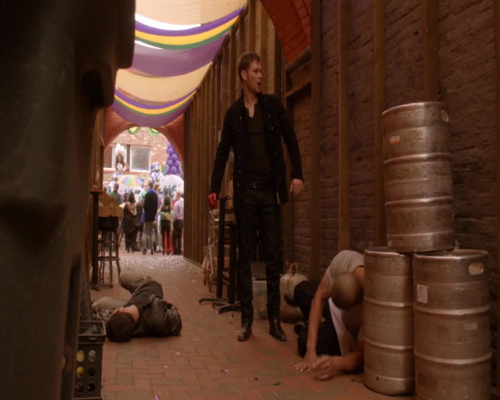 vampirediariesworld-dot-nl_TheOriginals5x13WhenTheSaintsGoMarchingIn-deletedscene00129.jpg