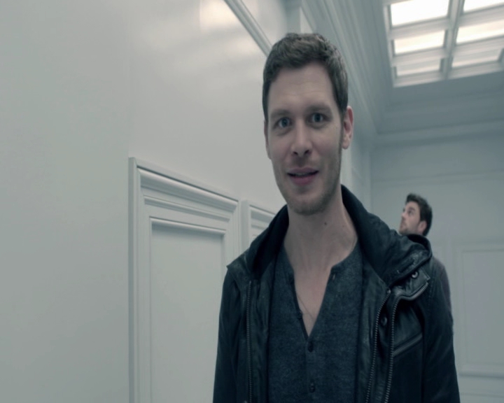 vampirediariesworld-dot-nl_TheOriginalsS5Bloopers00142.jpg