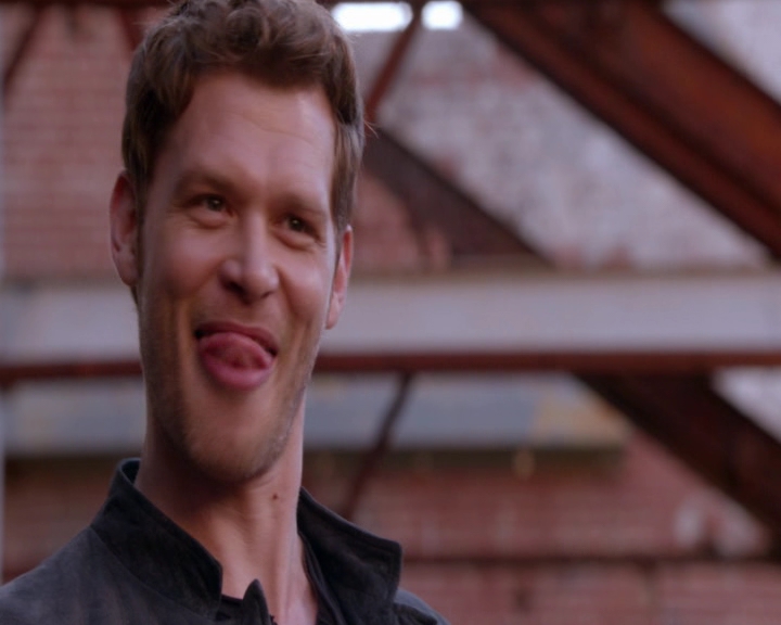 vampirediariesworld-dot-nl_TheOriginalsS5Bloopers00149.jpg