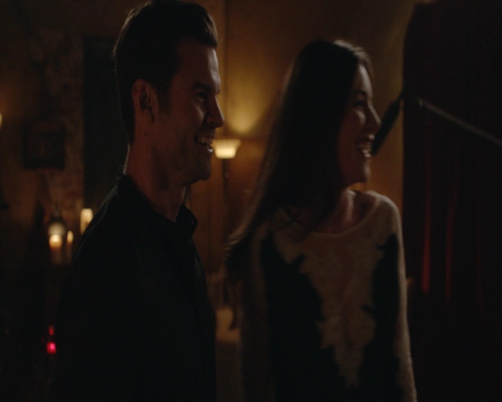 vampirediariesworld-dot-nl_TheOriginalsS5Bloopers00183.jpg